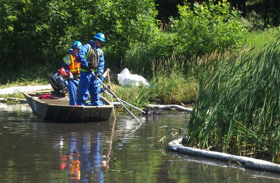 Stinger Flushing Submerged Oil Recovery (Credit: US EPA)