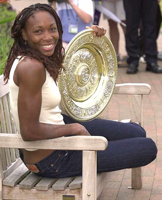 Venus Williams with Wimbledon trophy, 2001