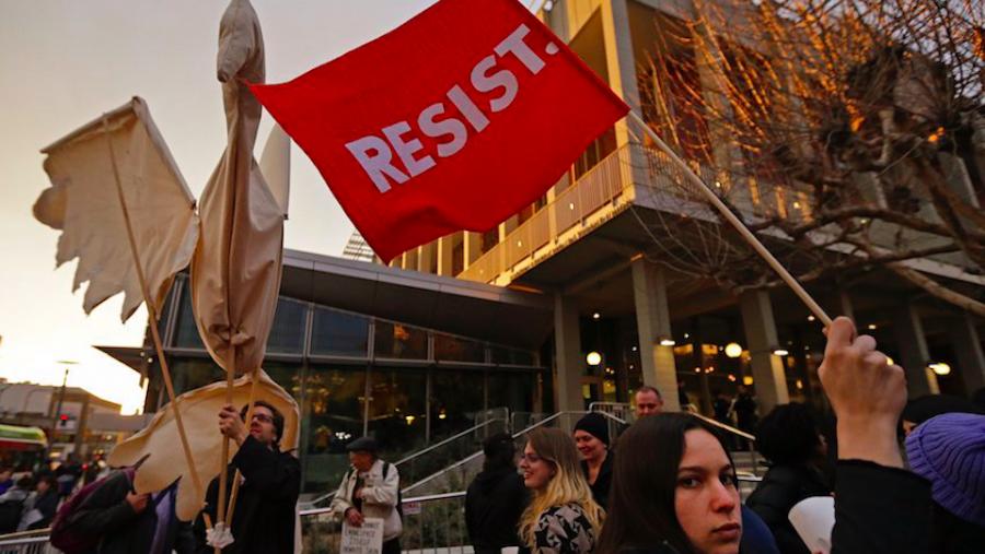 Protests at Berkeley force the cancellation of a talk by alt-right 'troll' Milo Yiannopoulos (2017)